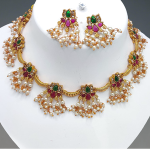 Ensemble de collier et de boucles d'oreilles traditionnels indiens ethniques en or avec des perles et des pierres serties, avec des boucles d'oreilles pendantes pour mariage et fête - Product Image 2