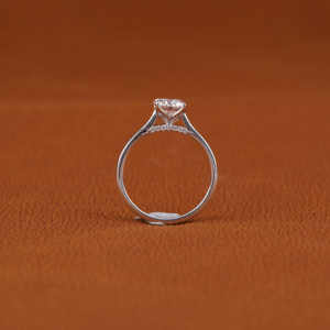 Bague de fiançailles en plaqué or massif 18KT, taille ronde, bague d'anniversaire certifiée IGI de luxe, style classique, cultivée en laboratoire. - Product Image 5