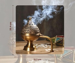 Quemador de incienso de latón decorativo con patrones tallados, perfecto para sesiones de relajación de aromaterapia y alivio del estrés - Product Image 2
