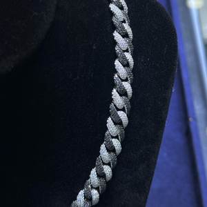 Collar de Cadena Cubana con Incrustaciones de Moissanita y Diamantes Blancos y Negros, Estilo Hip Hop, Moderno, de Plata 925, para Hombres, Ideal para Fiestas - Product Image 3