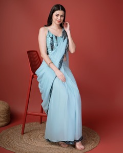 งานปักลําดับผ้าไหม Georgette ของนักออกแบบล่าสุดแฟนซีพร้อมสวมผ้าสารีโดย Fab Zone - Product Image 5