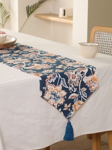 Chemin de table double couche en toile slub premium imprimé numériquement, motif floral, avec pompons, style damassé tissé, bleu floral pour salle à manger - Product Image 5