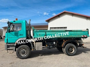Camion benne d'occasion Mercedes-Benz Axor 1829 4x4 de 2007, poids lourd, pour travaux de construction et transport - Product Image 4