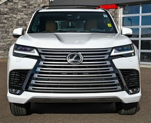 Magnifique SUV d'occasion <span class=keywords><strong>Lexus</strong></span> <span class=keywords><strong>LX</strong></span> <span class=keywords><strong>600</strong></span> 2026 blanc, intérieur cuir foncé, toit ouvrant, transmission intégrale, voiture de qualité au meilleur <span class=keywords><strong>prix</strong></span> - Product Image 1