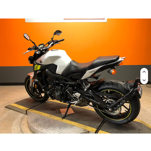 Nouvelle moto sportive cruiser Yamaha FZ-09 2025 - Product Image 4