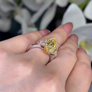 Anillo de Diamantes con Engaste Catedral de Dos Tonos con 6.00ct de Diamantes de Laboratorio (Fancy Yellow VVS-VS) - Product Image 3