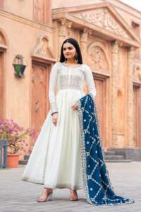 Robe de créateur de qualité supérieure Readymade Fancy Anarkali Gown pour les occasions spéciales telles que les mariages et les fêtes en Inde - Product Image 6