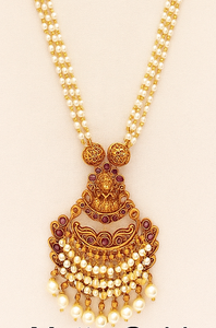 Mangalsutra con cuentas de perlas de oro mate tradicional con colgante de diseño de templo antiguo y pendientes a juego joyería de boda india - Product Image 4