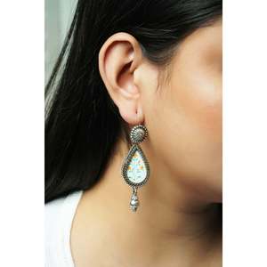 Pendientes de Plata 925 con Diseño de Hastkhala Blanco, Chapados en Oro, con Perlas y Diamantes - Product Image 1