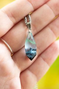 2024สินค้ามาใหม่สร้อยคอแบบใสแนวสตรีทบอยสร้อยแบบไม่สิ้นสุดสไตล์ฮิปฮอปพังค์สำหรับผู้ชายเครื่องประดับที่ทำจากเรซิ่น - Product Image 6