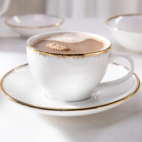 Services de table royaux durables peints à la main en porcelaine de qualité supérieure avec bordure dorée, assiettes et tasses blanches, compatibles lave-vaisselle pour usage commercial