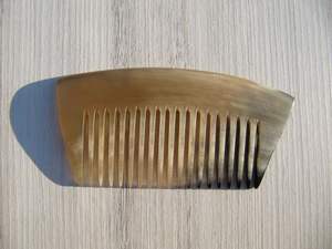 Peine de peinado Hecho a mano Peines de cuerno de vaca natural Peine de cuerno de buey blanco Herramienta de peinado Logotipo en forma de corazón - Product Image 2