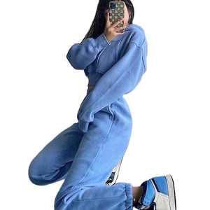 Vente en gros Logo personnalisé Ensemble survêtement 2 pièces coupe-vent respirant grande taille pour femmes Pantalon de survêtement à capuche de couleur unie - Product Image 3