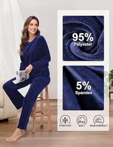 Conjunto Deportivo de Terciopelo para Mujer, de Invierno, de 2 Piezas, Sudadera con Capucha y Pantalones de Terciopelo - Product Image 3