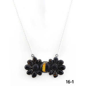 Collier de style classique sud-ouest fait main avec perles en argent sterling et perles noires, orné de motifs de fleurs, d'ancre et de chiffres - Product Image 2