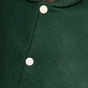 Rejoignez la tendance de la veste universitaire pour homme fabriquée avec des manches en cuir véritable et un appel de rue rétro robuste - Product Image 3