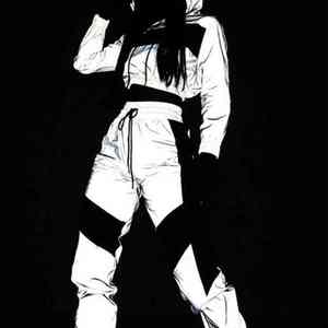 Nouvelle conception de pantalon crayon, col à capuche, survêtement réfléchissant pour femmes, veste coupe-vent à capuche, pantalon, ensembles coupe-vent pour femmes - Product Image 4