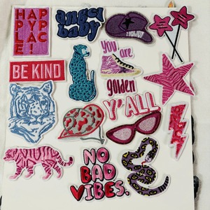 แผ่นปักเลื่อมบนผ้า3D สำหรับตกแต่งผ้าแบรนด์โลโก้จำนวนมากแผ่นปักตามสั่ง - Product Image 3