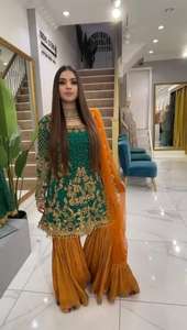 Choki de travail en Georgette lourde et Séquence de créateur exclusif avec un style complet Sarara Vêtements ethniques traditionnels pour femmes - Product Image 3