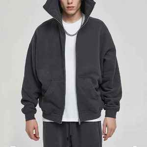 Sudadera con capucha y máscara protectora para invierno, hecha con tela gruesa, interior acogedor y ajuste moderno y relajado para las estaciones frías. - Product Image 4