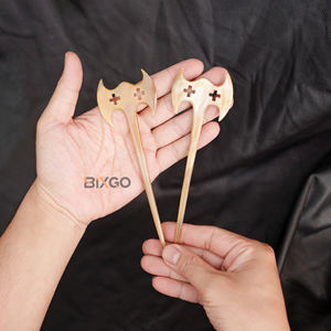 Venta al por mayor de cuerno de búfalo natural único accesorios para el cabello Vietnam artesanía en forma de hacha palo para el pelo personalizado aceptado - Product Image 2