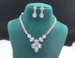 Ensemble collier et boucles d'oreilles en cristal en forme de fleur pour femmes, bijoux de mariage, alliage plaqué argent, style classique - Product Image 2