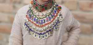 Parures de collier et de boucles d'oreilles en laiton de style afghan personnalisées de haute qualité pour femmes, vente en gros à bas prix avec pierre turquoise - Product Image 4