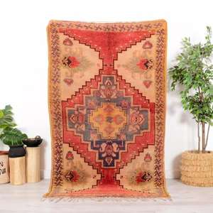 Tapis marocains authentiques faits à la main en laine, motifs berbères traditionnels, styles vintage et modernes pour la décoration intérieure - Product Image 1