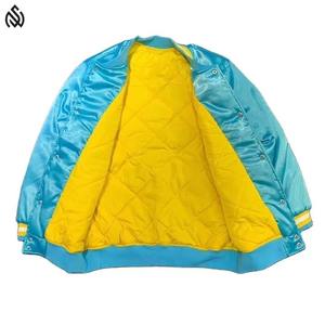 Chaqueta Universitaria de Béisbol de Satén Premium Transpirable de Alta Calidad al por Mayor para Hombre, Chaqueta de Invierno de Satén - Product Image 4