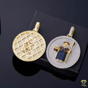 สตรีทแวร์สไตล์ฮิปฮอปสุดหรูจี้เหรียญคิงไซส์ประดับด้วยหินสีฟ้าแดงขาวเครื่องประดับแวววาว - Product Image 4