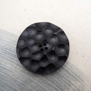 Botón en blanco de cuerno de búfalo Botón en blanco redondo de la mejor calidad para uso de prendas Botón de cuerno de búfalo de agua india en blanco - Product Image 2