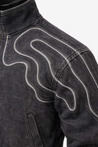 Veste en jean noir délavé courte avec surpiqûres contrastées, col montant, fermeture éclair, style streetwear, manches longues zippées - Product Image 4