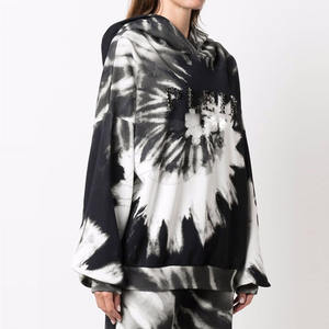 เสื้อฮู้ดมัดย้อมสำหรับผู้หญิงผ้าฝ้ายโพลีเอสเตอร์ขายดีเสื้อผ้าแนวสตรีทแบบลำลองพร้อมโลโก้ด้านหน้าสำหรับฤดูหนาว - Product Image 2