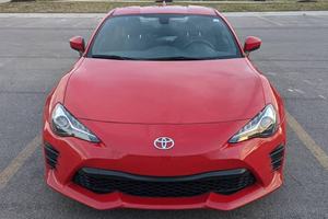 Auto Deportivo Compacto Usado de 2024, Coupé de 2 Puertas, Alto Rendimiento, con Manejo Ágil, Sin Accidentes y Listo para Enviar - Product Image 3