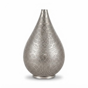 Lámpara de Mesa LED de Metal Perforado Marroquí Hecha a Mano, con Clasificación IP20, Diseño de Lámpara Decorativa en Forma de Gota de Agua, para Hogar u Hotel - Product Image 6