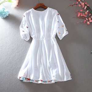 Vestido maxi de estilo bohemio para mujer, vestido de fiesta en la playa con bordado floral y cuello en V con dobladillo con volantes, correas largas, longitud Midi 100% algodón - Product Image 3