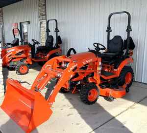 Tracteur utilitaire compact Kubota LA344 4x4 diesel avec chargeur frontal pour l'utilisation en jardin et en ferme - Product Image 1
