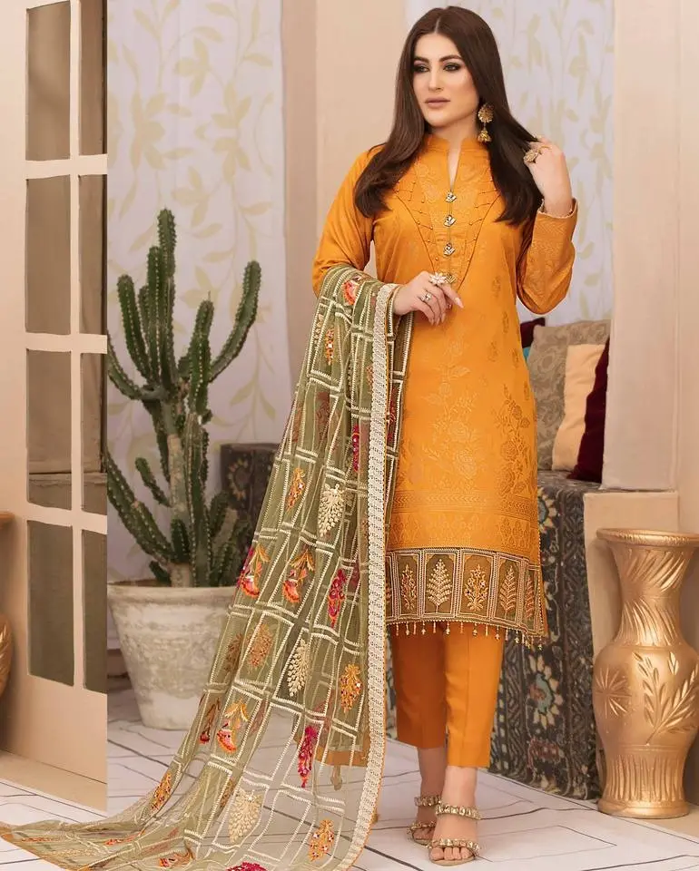 Robe en coton imprimé de créateur pour mariage robe pakistanaise disponible costumes 3 pièces pour dames pelouse pakistanaise