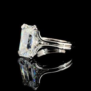 Joyería de compromiso unisex con acento Esmeralda y Diamante cultivado en laboratorio radiante de K Samyak Diamond para pedidos personalizados y suministro minorista - Product Image 3