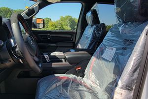 RAM 1500 TRX 2021, Bajo Kilometraje, Caja de Cambios Automática, Volante a la Izquierda, Neumáticos R20, Estado Oscuro - Product Image 2