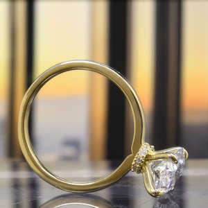 Anillo de Compromiso con Diamante Ovalado de 1.10 Ct Cultivado en Laboratorio, Minimalista con Halo Oculto, Solitario con Certificación IGI, Oro de 14K - Product Image 2