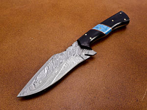 Couteau de chasse en acier Damas personnalisable OEM, manche en cuir noir fait à la main, gaine torsadée, disponible pour - Product Image 2