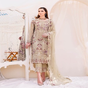 Vestidos Eid, vestidos de fiesta pesados para mujer con trajes Punjabi de tres piezas de gasa bordada de Ramsha Vol 23 Long Maxi Frock - Product Image 1