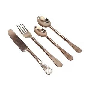 Juego de Cubiertos Ecológicos de Acero Inoxidable con Acabado Latón, Aptos para Lavavajillas, Incluye Cuchara, Tenedor, Cuchillo y Utensilios para Servir - Product Image 2