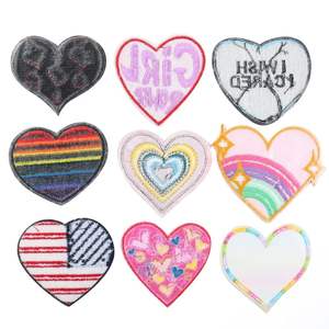 Parches bordados hechos a mano 100% personalizados para coser ropa hecha de tela de fieltro - Product Image 2