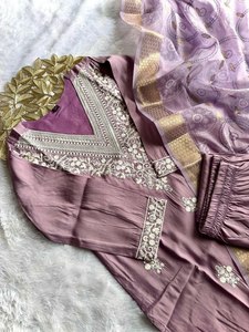 Diseño Anarkali de moda en color lavanda, tela de seda romana pura de buena calidad, salwar kameez tradicional para fiestas/eventos. - Product Image 5