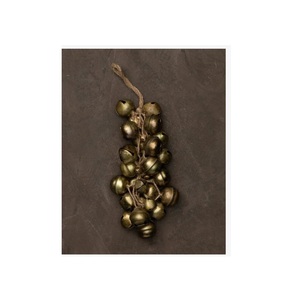 Cloches de vache en laiton à patine organique pour rituels indiens classiques décoration murale ethnique ou espaces inspirés du patrimoine culturel - Product Image 1