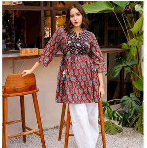 Top Corto de Algodón para Mujer, Corte Holgado Moderno, Cómodo para Uso Diario, Estilo Minimalista y Moderno, Prenda de Moda, Kurta/Kurti - Product Image 1