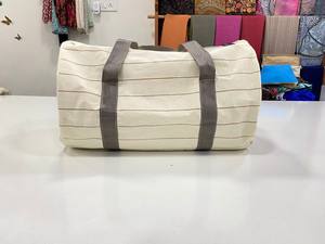 Sac de sport en toile de style personnalisé avec fermeture à glissière Logo imprimé personnalisé du fabricant indien pour la publicité promotionnelle - Product Image 3