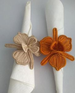 Anillos de Servilleta Acrílicos con Forma de Flor, Estilo Antiguo, Ecológicos, para Uso en Hoteles, por N S Tomar Handicrafts - Product Image 1